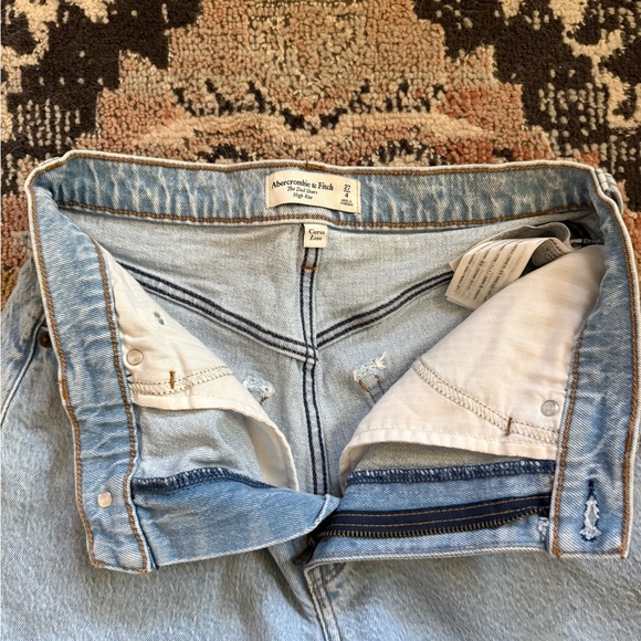 Abercrombie & Fitch the Dad Short Curve Love High-Rise Denim Shorts - Picture 6 of 8